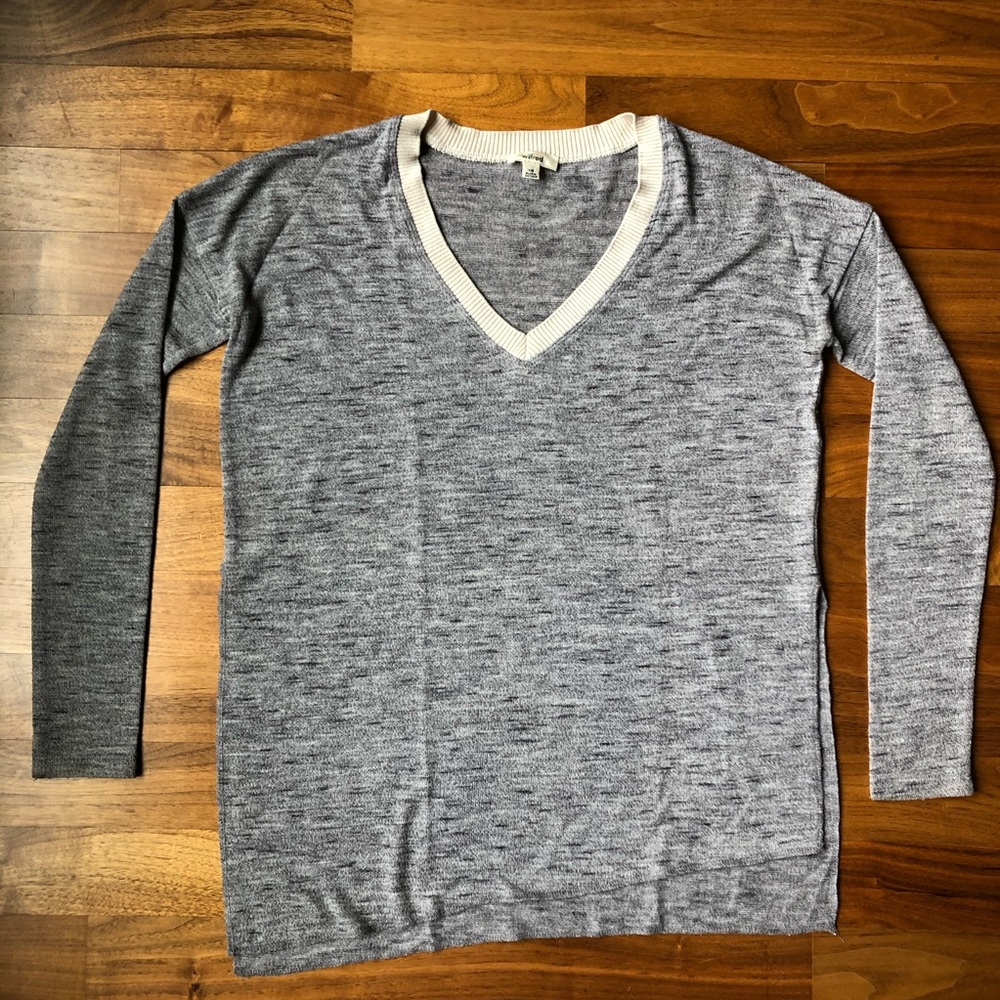 Aritzia Wilfred V-neck Long Sleeve